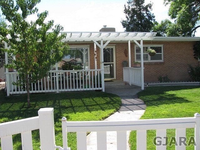 327 Mesa Grande Front of House