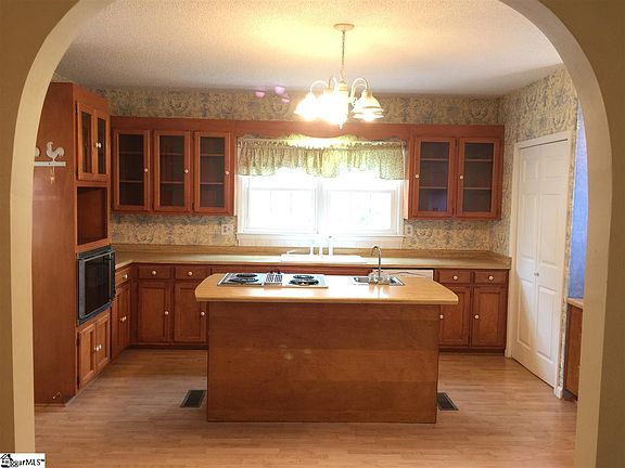 5th image of 108 Cobb St