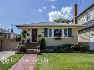 44 High St, Valley Stream, NY 11581