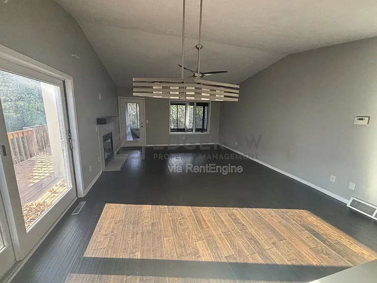 2726 Sandstone Ter NE — Photo 5