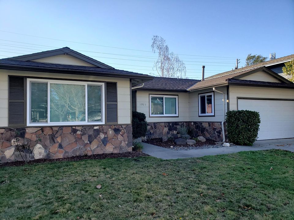 1st image of 1921 Crestmont Dr