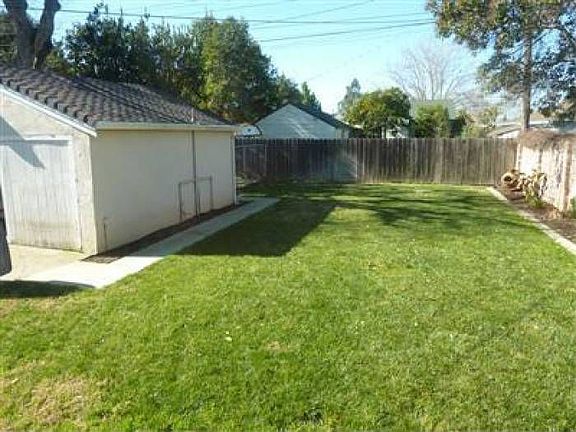 5th image of 905 N Pleasant Ave