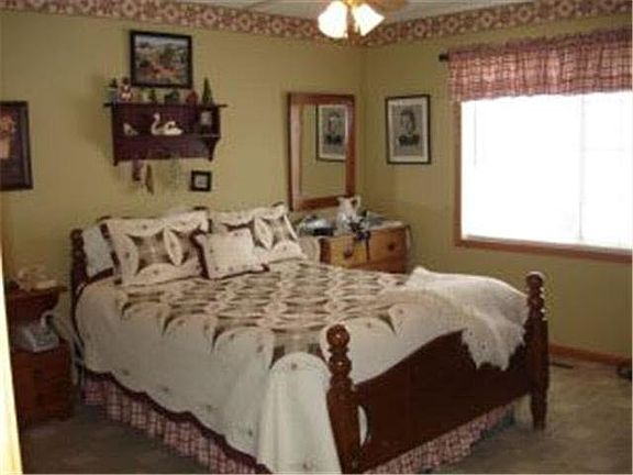 3rd image of 189 Cedar Cove