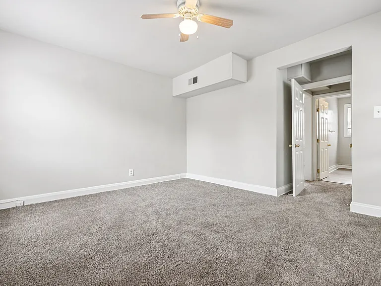 Oaklee Village Apartments — Photo 86