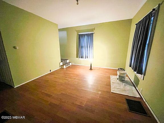 3rd image of 616 8th Ave