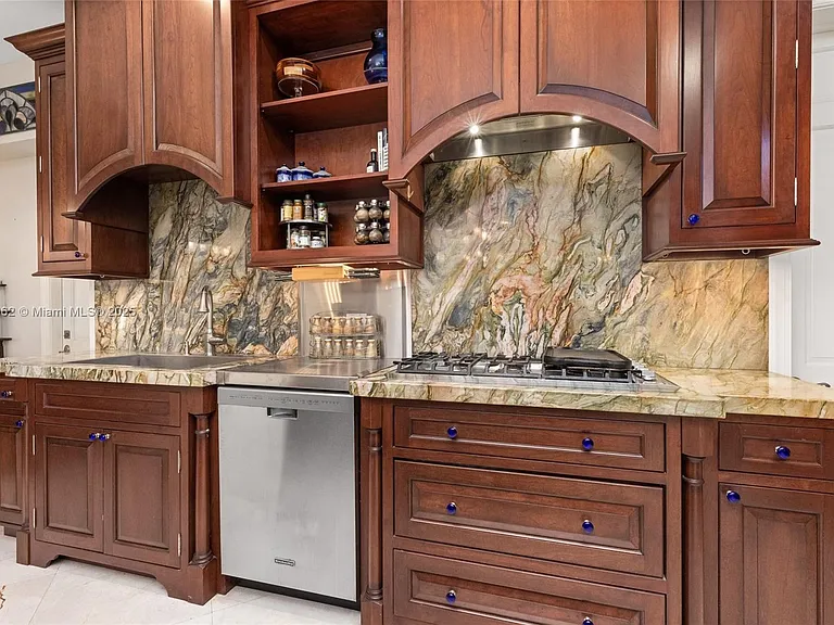 70 Bay Colony Ln — Photo 26