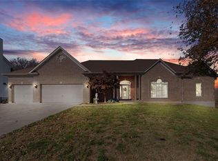 1138 Ridgeway Meadow Dr, Ballwin, MO 63021