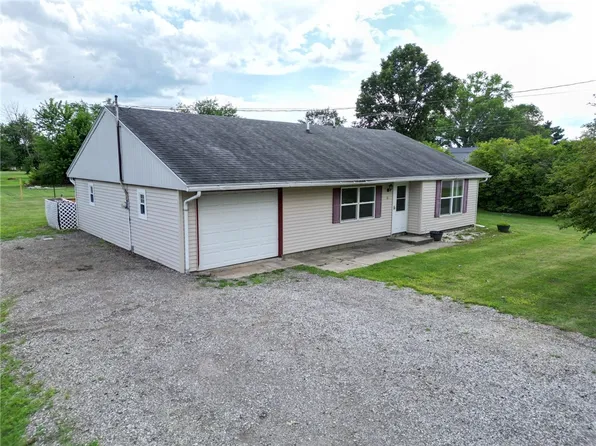 16 Franklin St, Bismarck, IL 61814