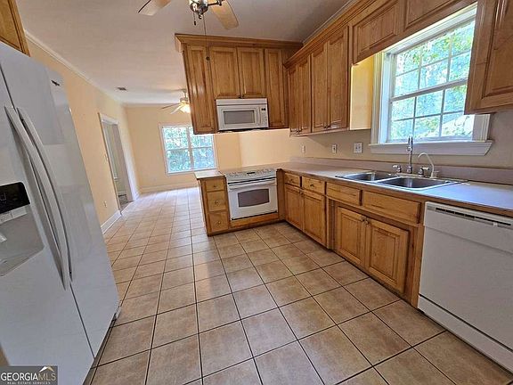 4th image of 2411 Riverside Dr