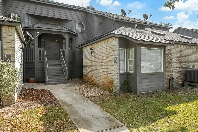 Building Photo - 210 Oak St #1101