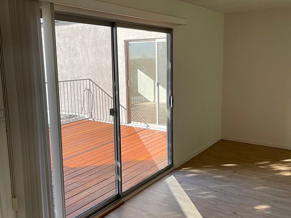 5th image of 1833 Edgecliffe Dr APT 1