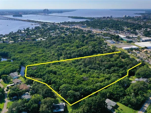 1356 Lavin Ln, North Fort Myers, FL 33917