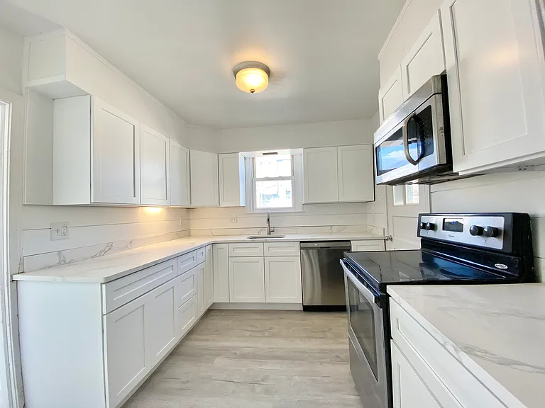 1029 Lafayette Ave — Photo 15