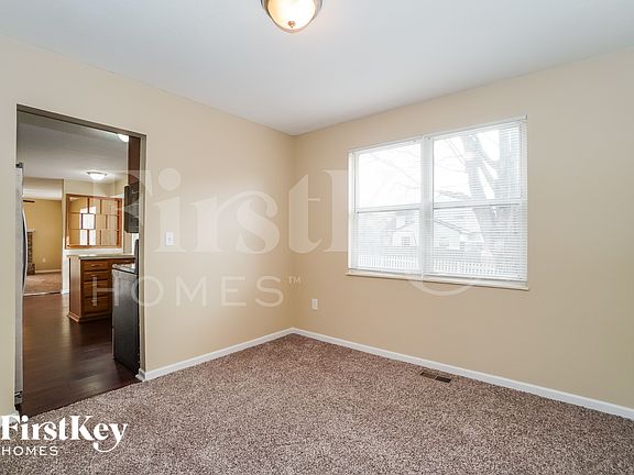 4th image of 603 Mulberry Way S