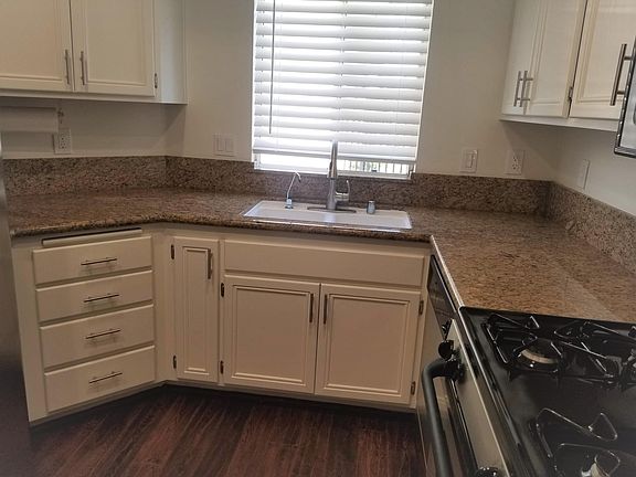 3rd image of 1231 Chaparral Cir