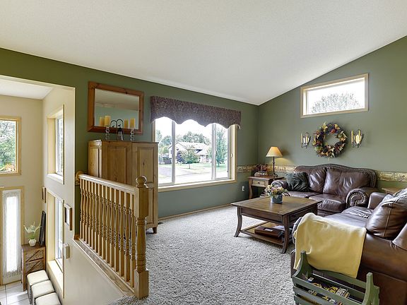 4th image of 7961 Henry Ln