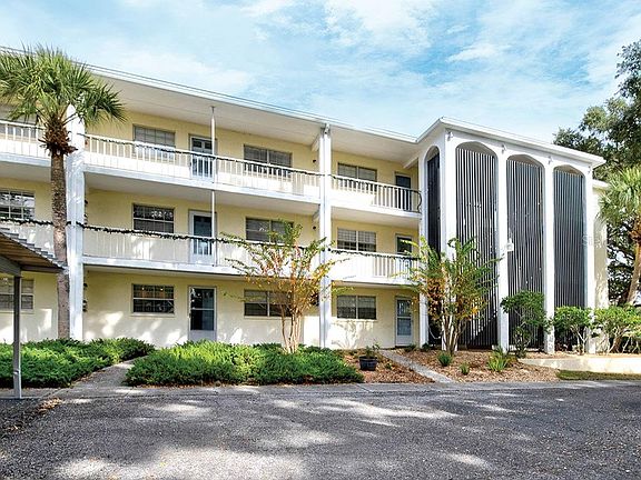 2nd image of 1020 De Leon Dr #310