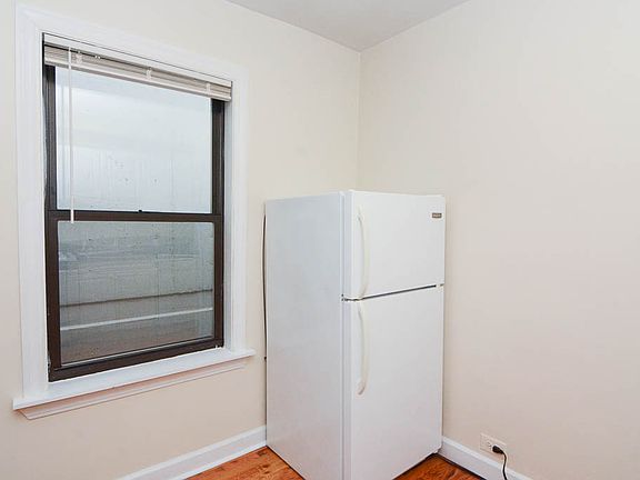 4th image of 1347 N Dearborn St APT 605