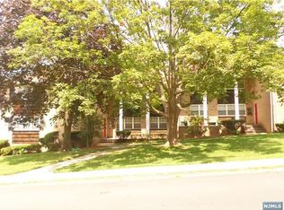 327 Fort Lee Rd APT 1C, Leonia, NJ 07605