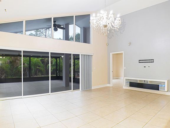 3rd image of 160 Lady Palm Dr