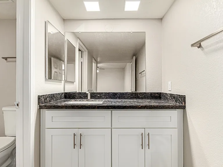 Goldcrest Apartments — Photo 28