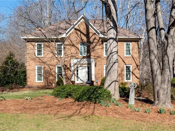 1208 Cliffspring Ct, Winston Salem, NC 27104