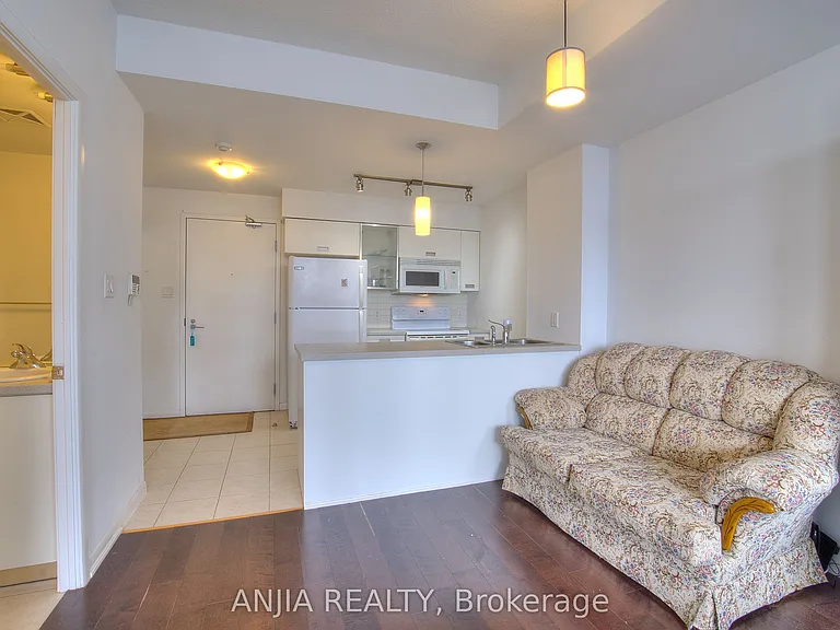 38 Grenville St #3104 — Photo 10