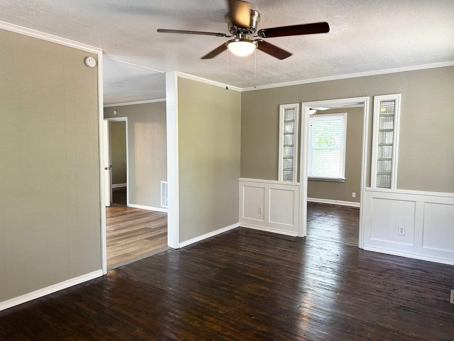 3 bed, 1125 sqft, $1,190 — Photo 2