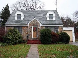 38 Boyd Dr, Westbury, NY 11590