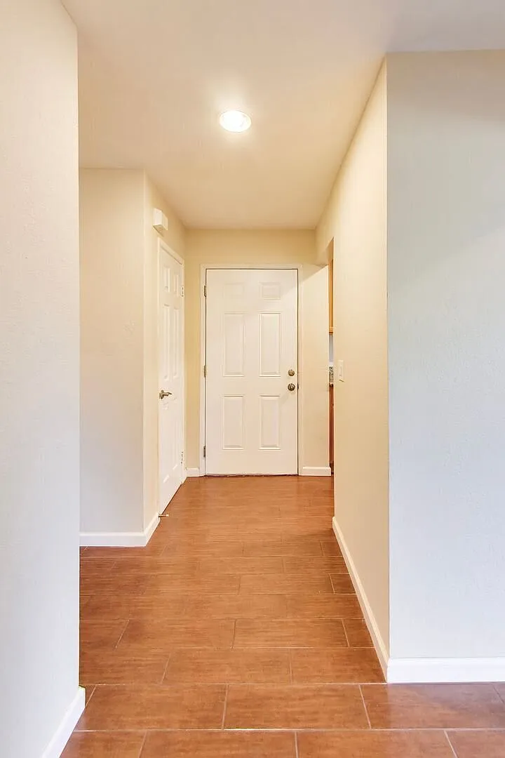 Bright & Spacious Top-Floor Condo with Resort-Style Amenities! — Photo 3