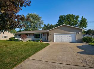 127 Woodlawn Dr, Saint Charles, MI 48655