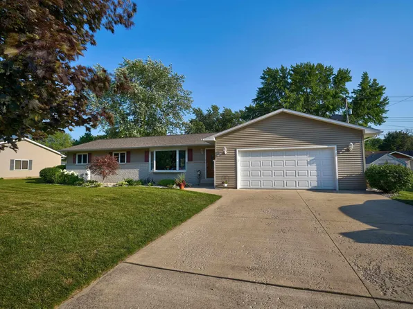 127 Woodlawn Dr, Saint Charles, MI 48655