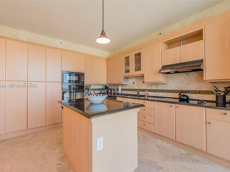 300 S Pointe Dr #1504 — Photo 7