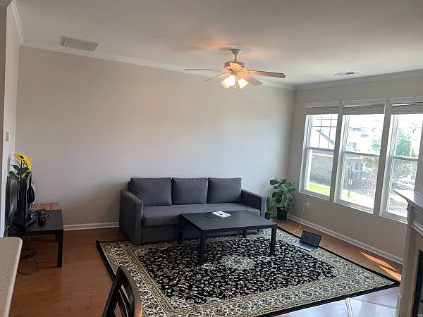 3 bed, 3.5 bath, 1760 sqft, $800 — Photo 4