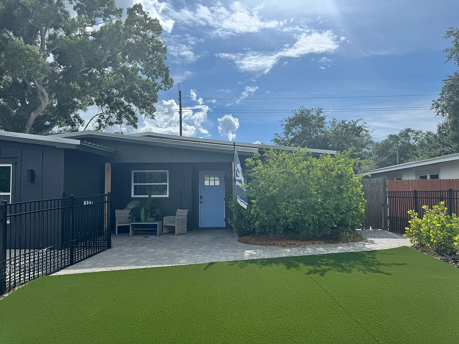 5 bed, 2047 sqft, $6,000 — Photo 1