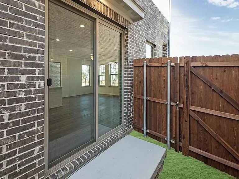 7517 Regal Ln — Photo 23