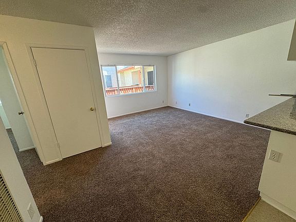 4th image of 118 W Boone St APT B4