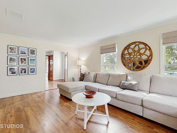 3rd image of 900 Holly Ct