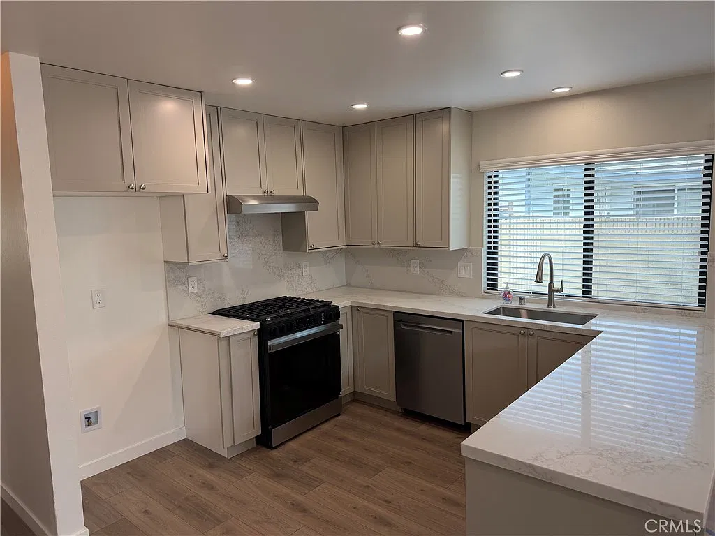3 bed, 1203 sqft, $4,250 — Photo 2
