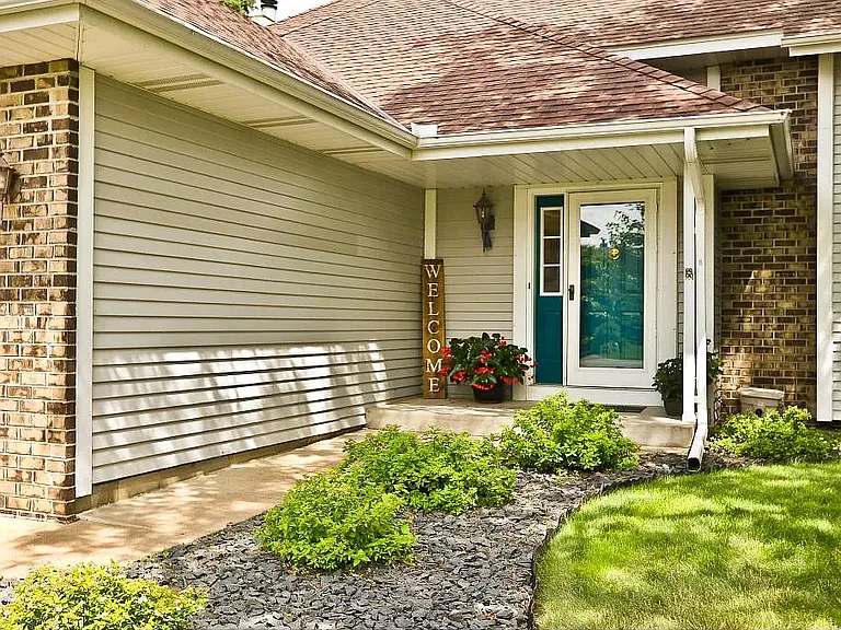 8626 Seasons Ct — Photo 1