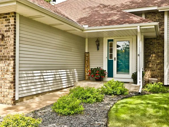 8626 Seasons Ct, Woodbury, MN 55125