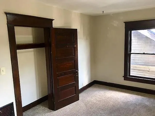 1624 Pleasant St — Photo 4