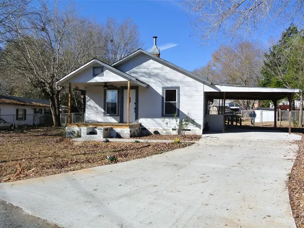 137 Crescent Dr, Forest City, NC 28043