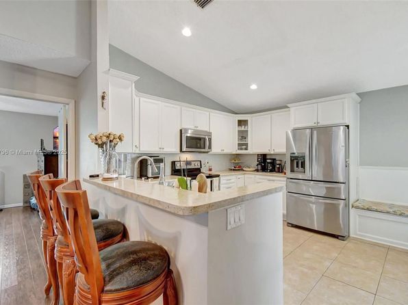 303 E Riverbend Dr