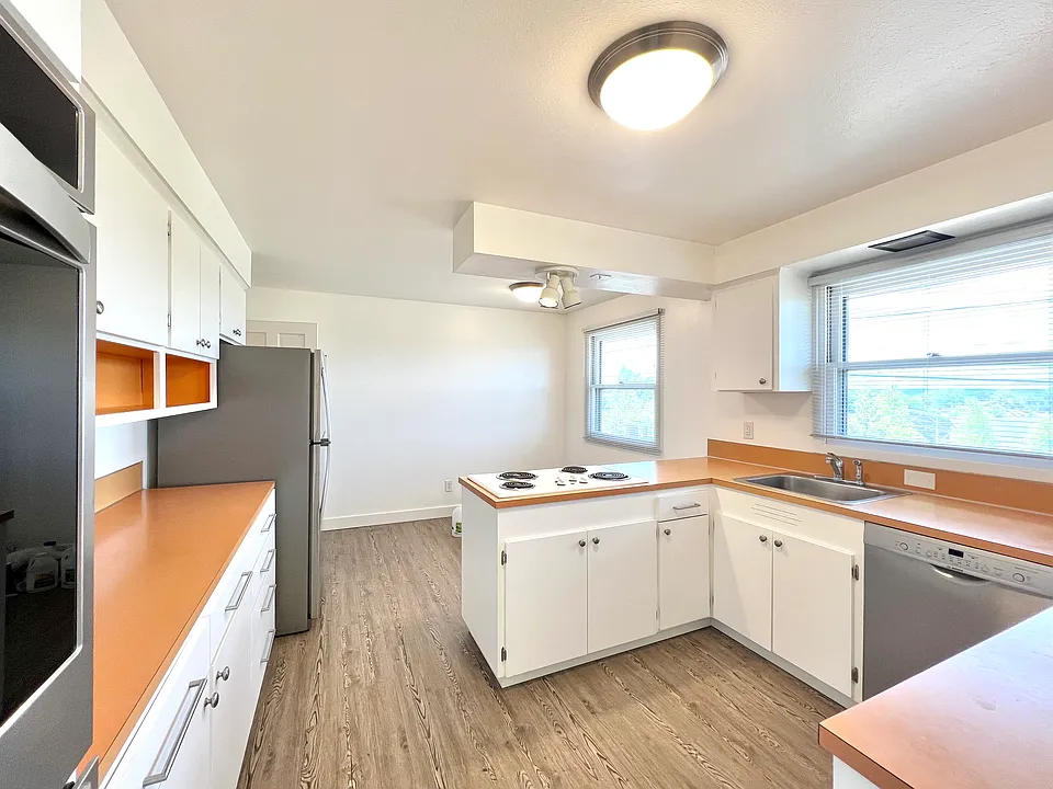 12815 NE Fremont St