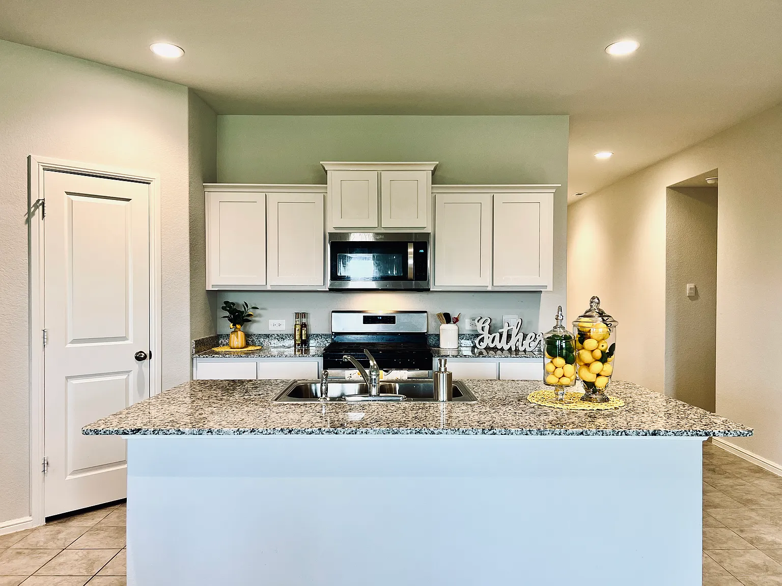 4 bed, 1704 sqft, $2,250 — Photo 1