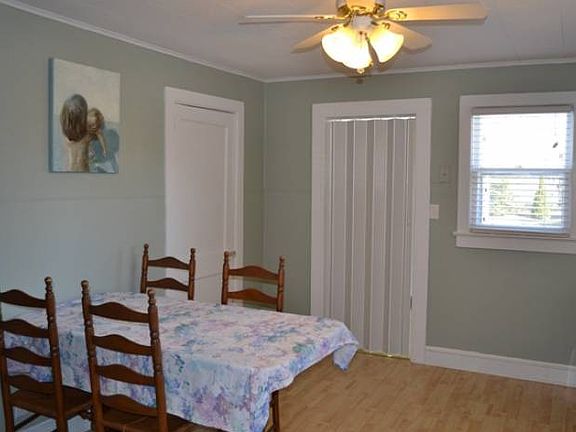 Eat-in Kitchen