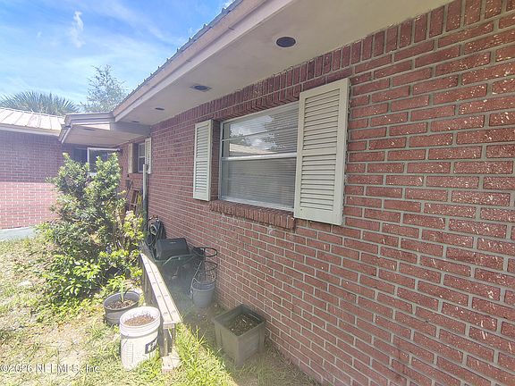 3rd image of 408 MAGNOLIA DR Drive