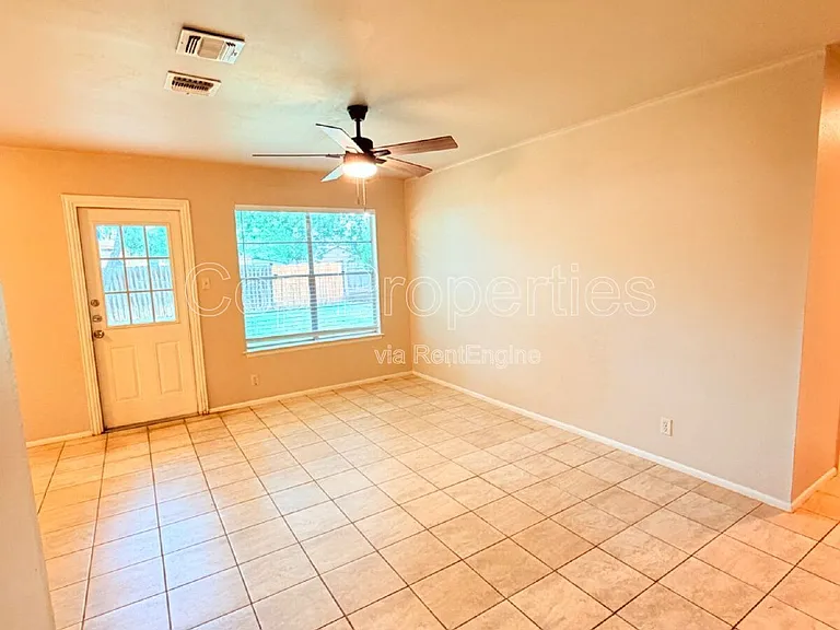 9319 Cliff Point Dr — Photo 5