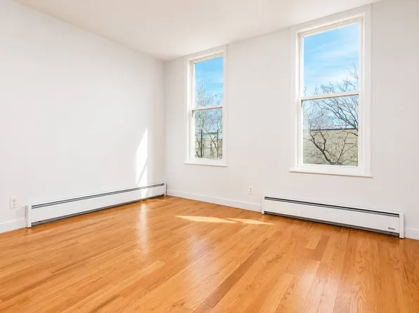 1631 Summerfield Avenue image 1 of 7